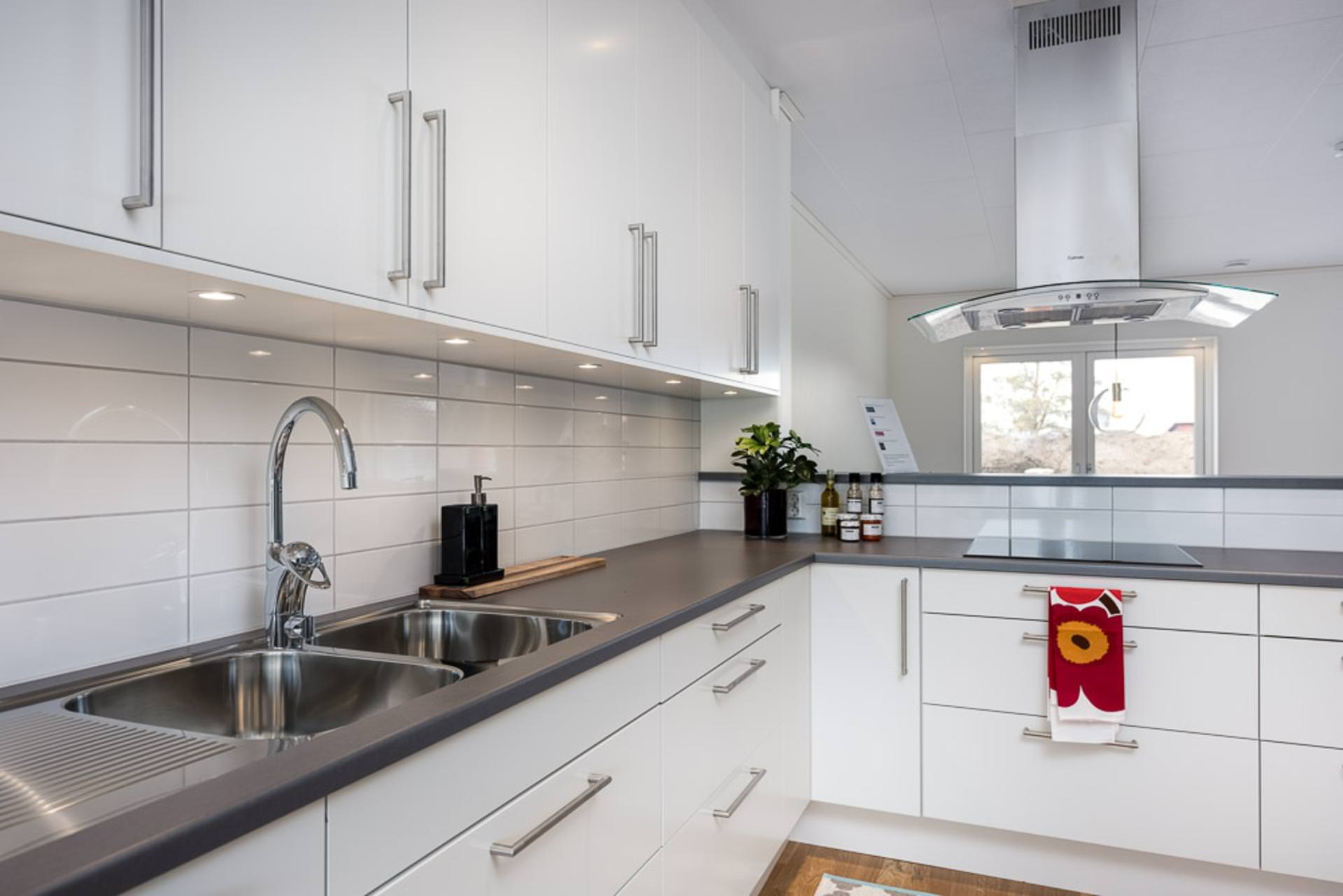 1. Måleri & Renovering
